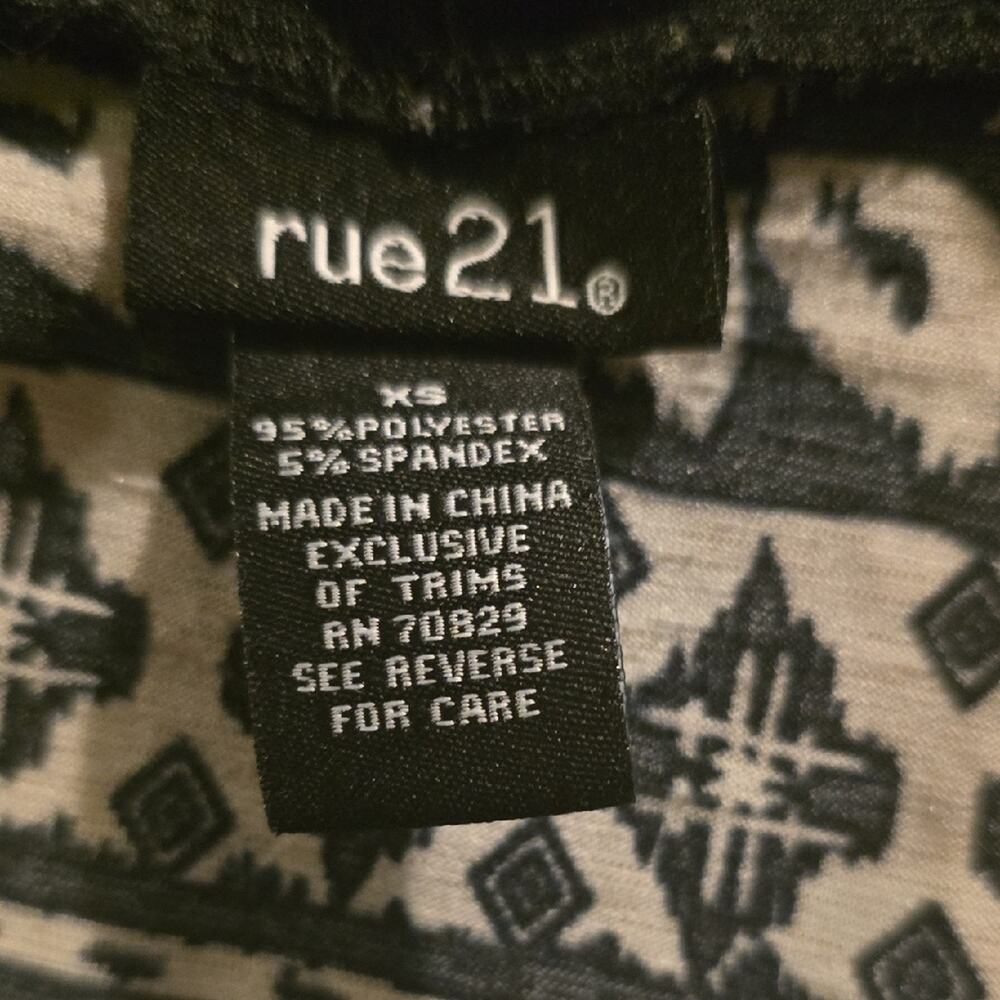 Rue21 Black and White Patterned Cardigan - Picture 4 of 4